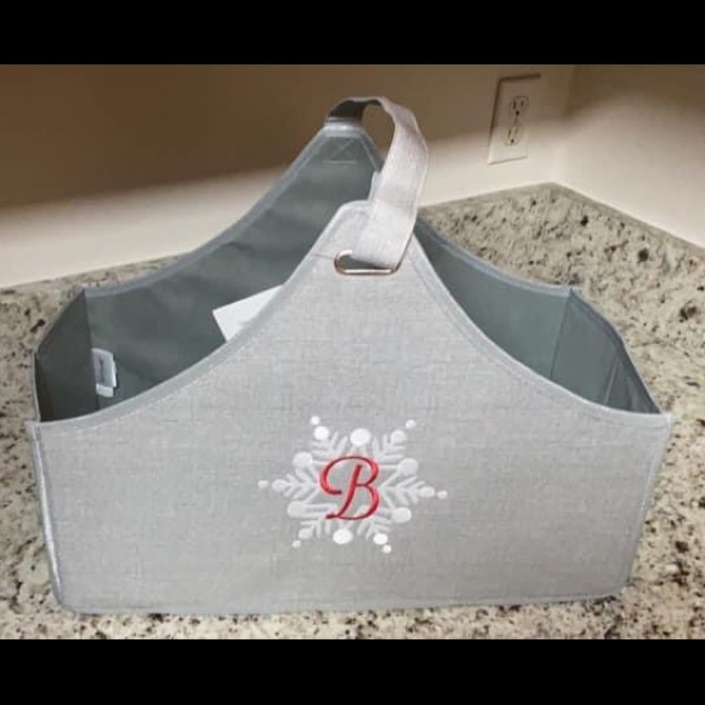 NWT Holiday “B” Monogrammed Carrier
